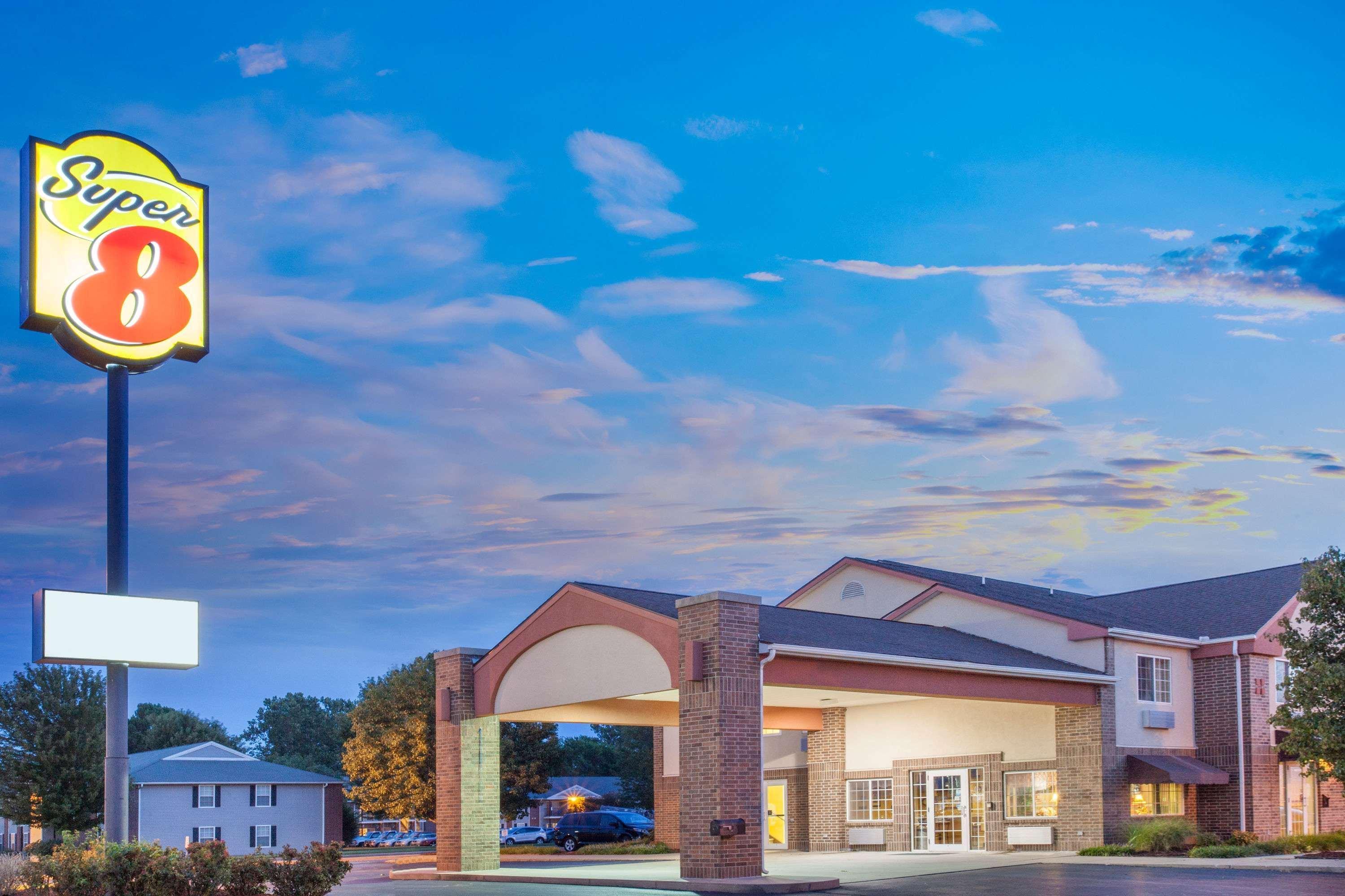 Super 8 By Wyndham Carthage Hotel Exterior foto
